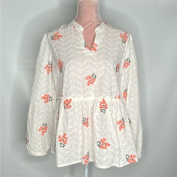 Solitairy gorgeous eyelet embroidered top. - Picture 3 of 11